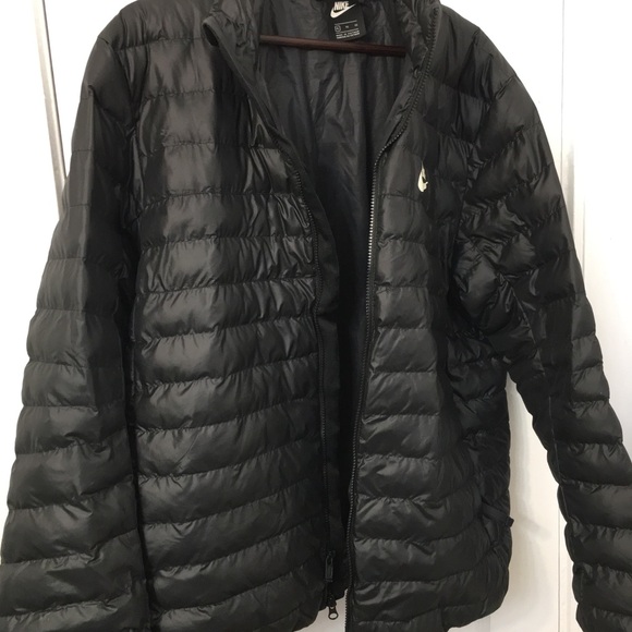 Nike Black Puffer Jacket. Size is XL and Unisex - Picture 4 of 13